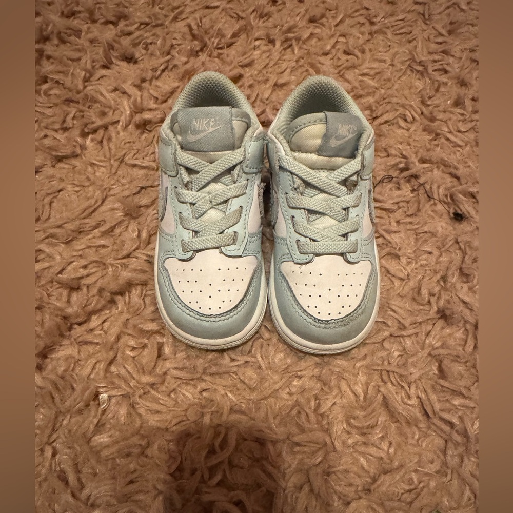 Nike dunk low toddler 7c. Used good. Pictures show wear.